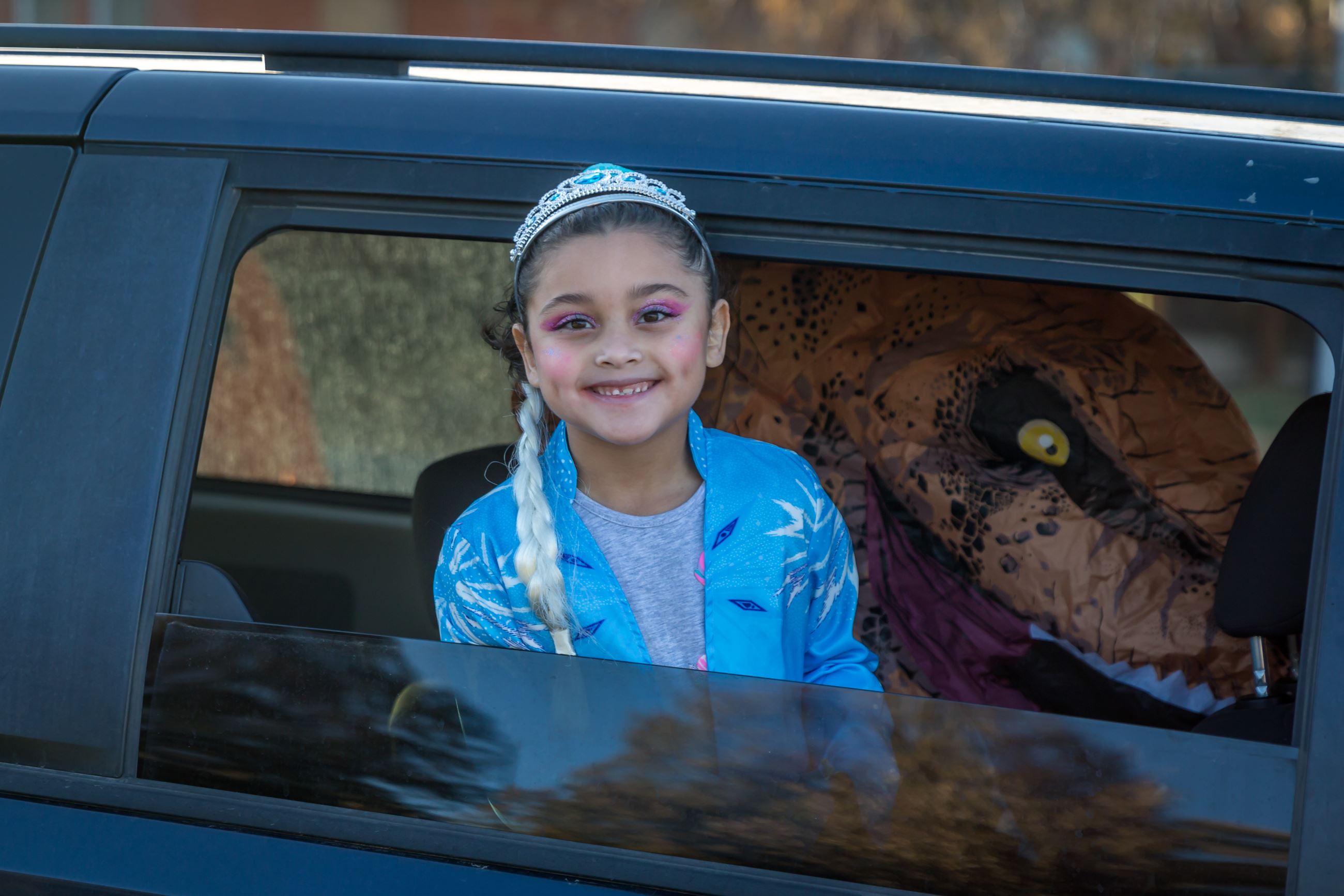 _MG_2410 Cute princess w dinosaur